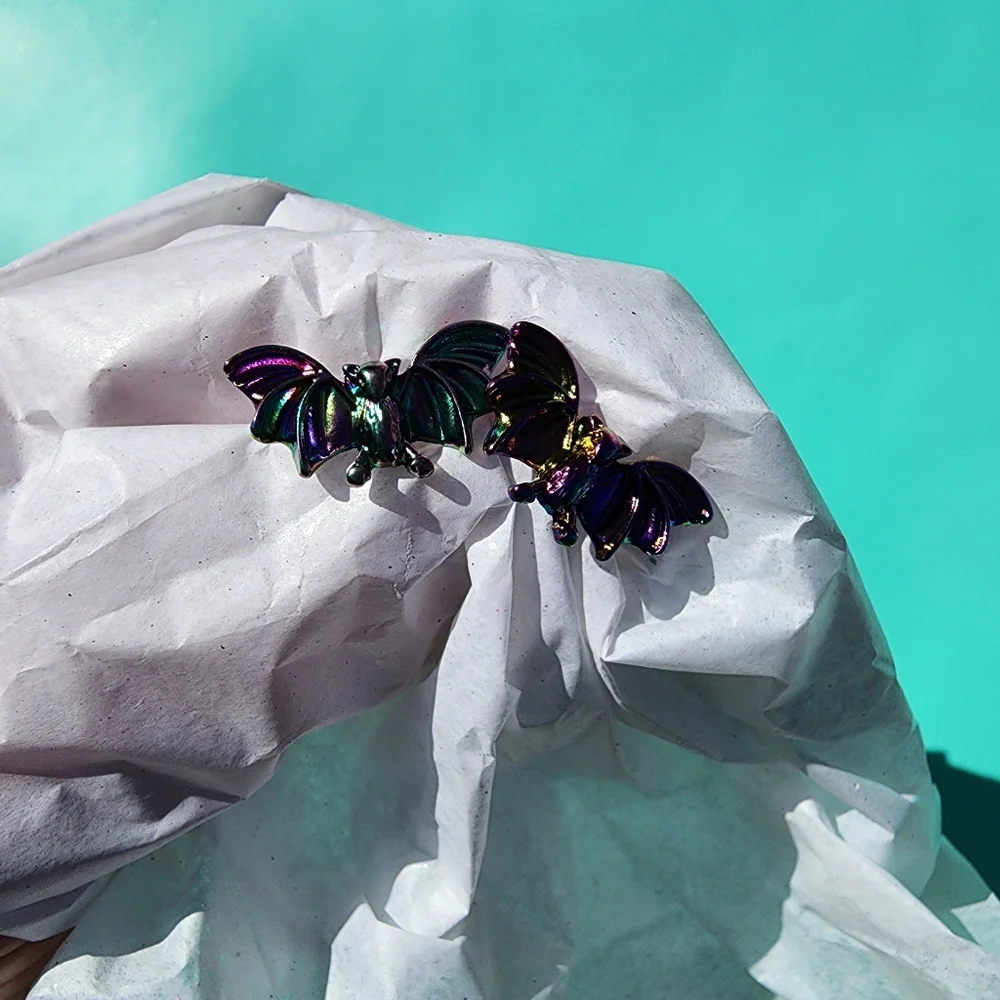 🎆 Chameleon Bat Stud Earrings | Blue Purple Color-Shift | Goth Halloween | OS - Picture 2 of 3